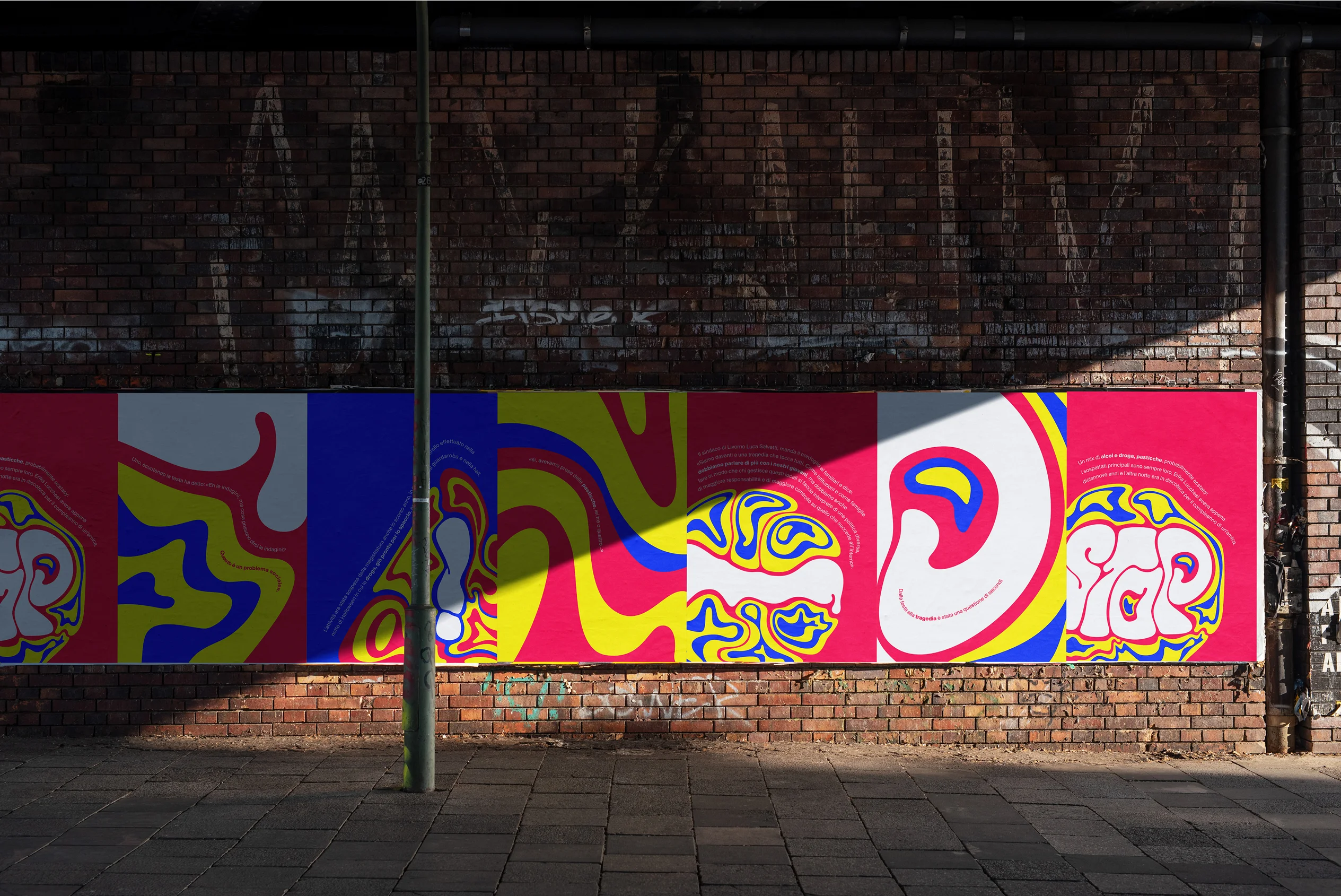 foto ambientata dei poster