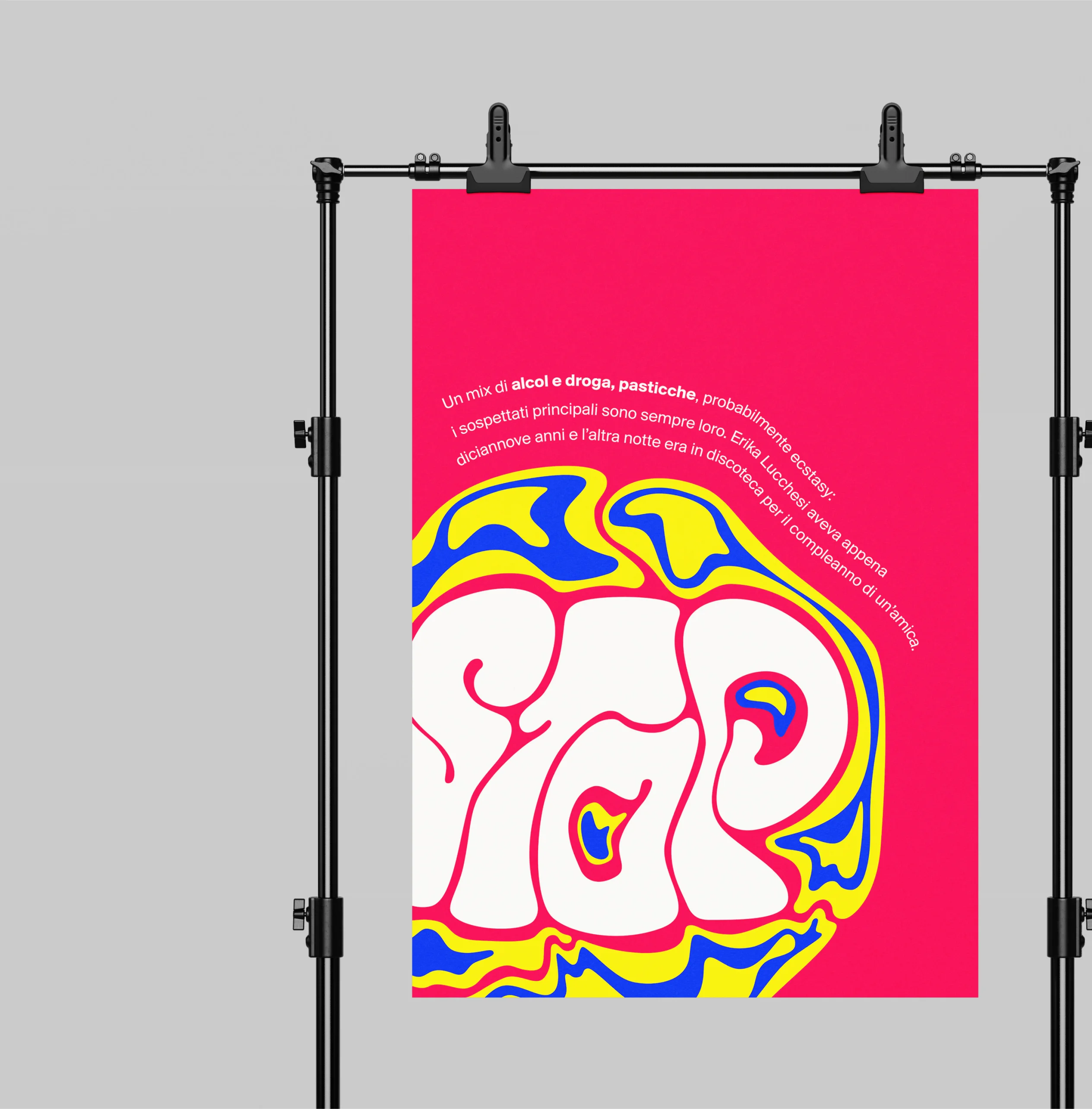 foto ambientata dei poster