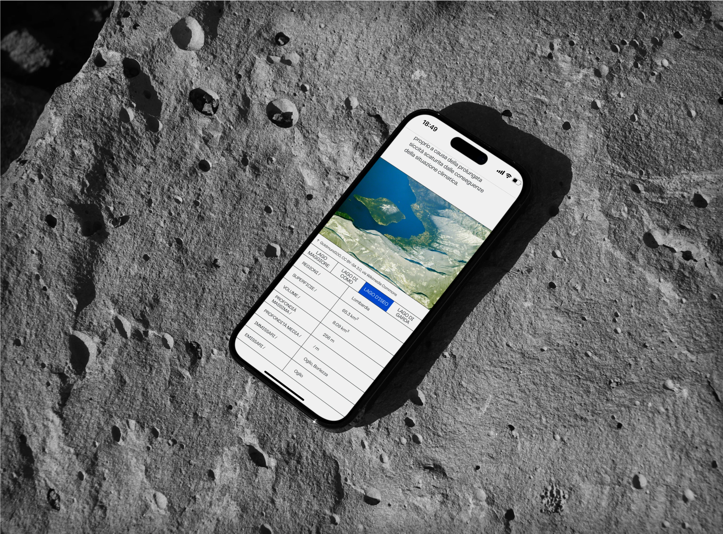 mockup del sito SOTTOSALE visualizzato su uno smartphone